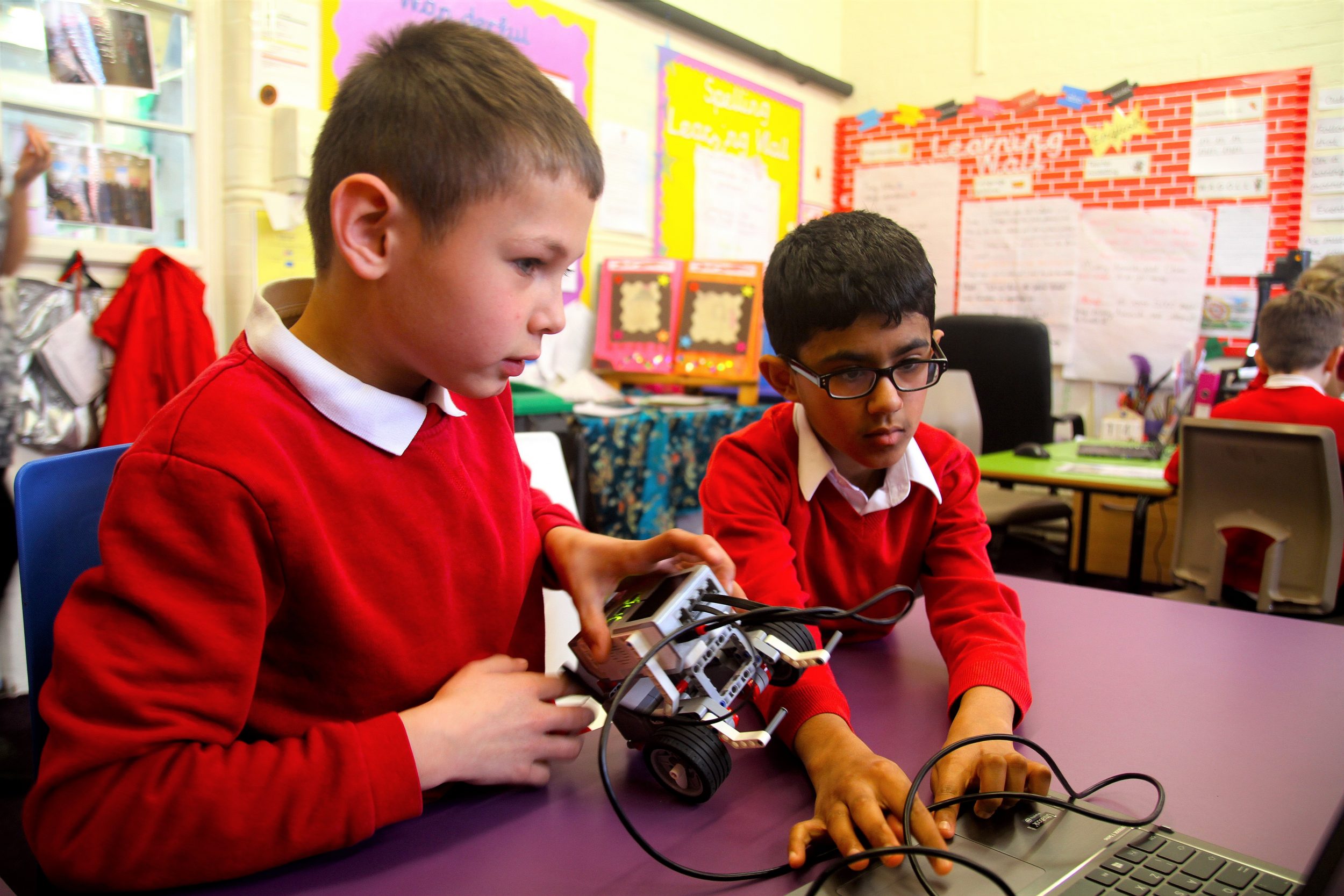 Students with LEGO Mindstorm