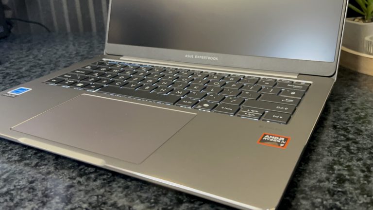 asus expertbook, opened
